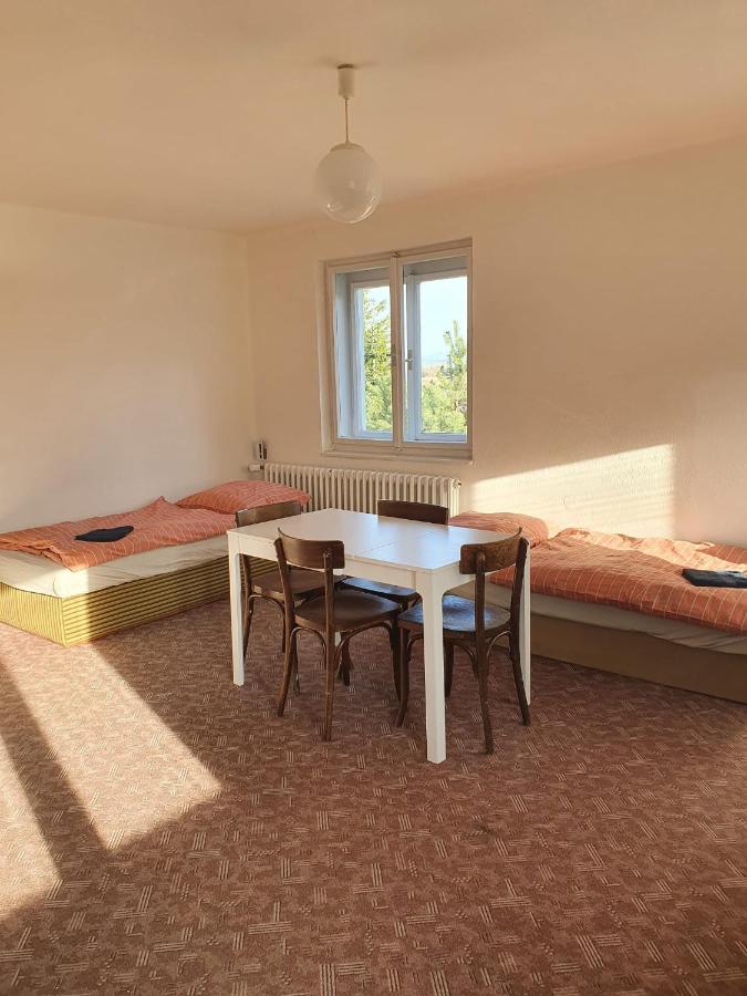 KEMP a stanování na faře Javorník Exteriér fotografie